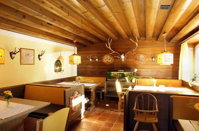 Cafe Koller بيت ضيافة 2*